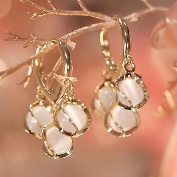 Elegant Bell Orchid Cat's Eye Stone Fashion Earrings - Picture 2 of 7